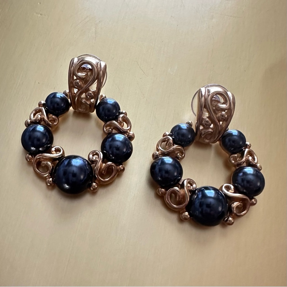 MONET Gorgeous Vintage Elegant Blackish Gray and Gold tone Post Earrings Signed